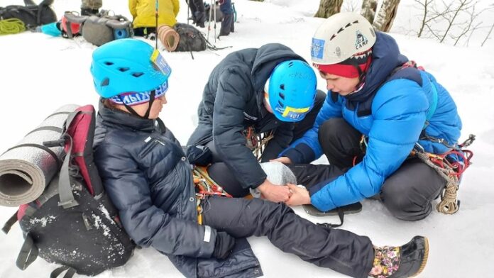 В соревнованиях по поисково-спасательным работам приняли участие юные спасатели Подольска В соревнованиях по поисково-спасательным работам приняли участие юные спасатели Подольска