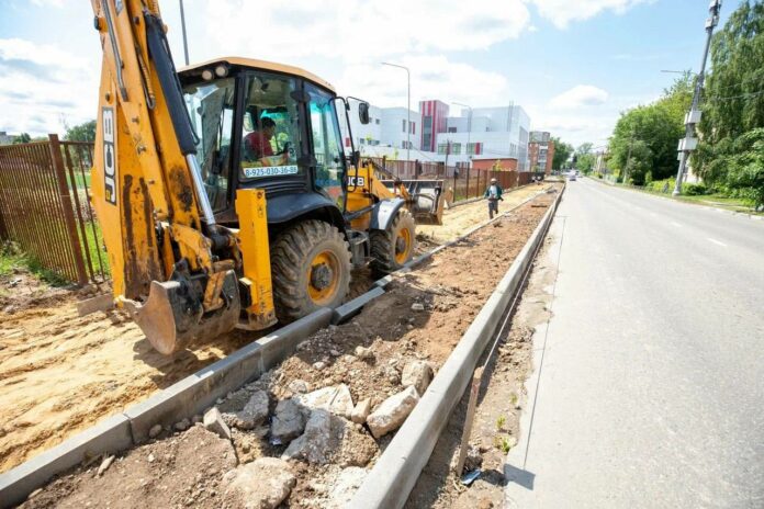 Благоустройство территории СОШ №13 вышло на финишную прямую Благоустройство территории СОШ №13 вышло на финишную прямую