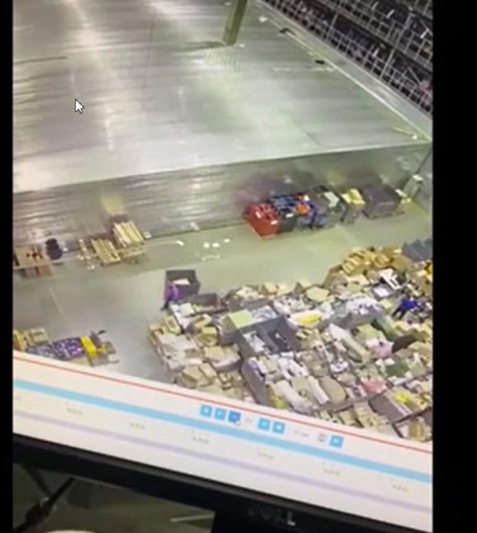 Полицейские задержали на месте преступления мужчину, пытавшегося похитить со склада товар на сумму более...