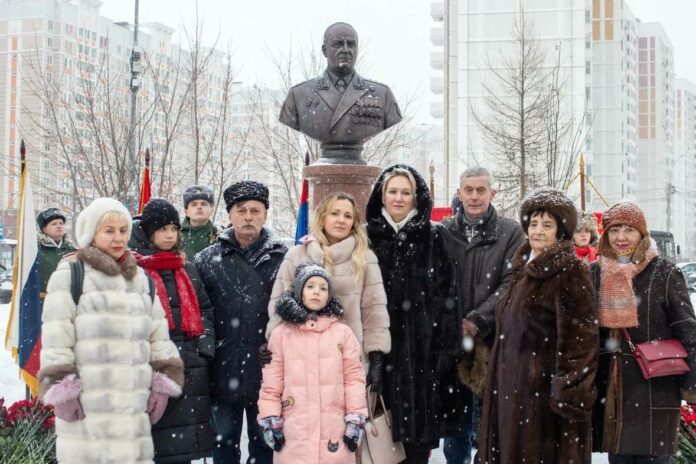 Память Героя России увековечили в Подольске на бульваре 65-летия Победы Память Героя России увековечили в Подольске на бульваре 65-летия Победы