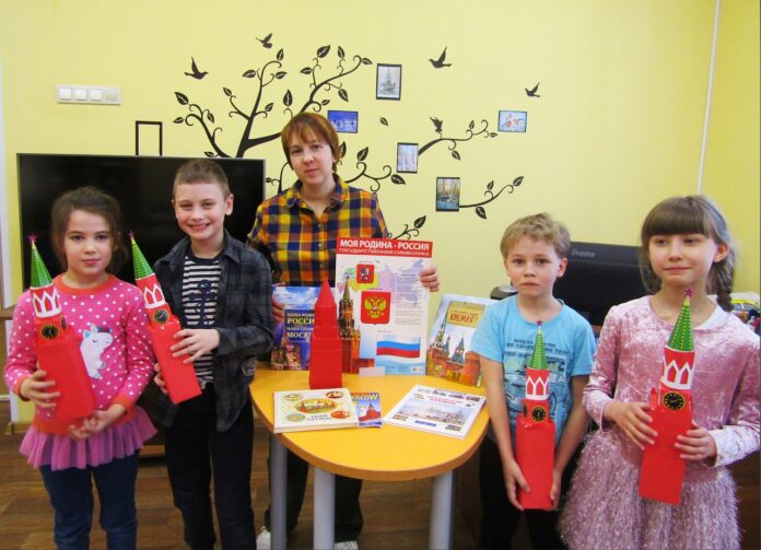 В Библиотеке № 11 «юные путешественники» изучили историю московского Кремля В Библиотеке № 11 «юные путешественники» изучили историю московского Кремля