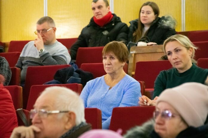 Встреча с жителями по вопросам ЖКХ прошла в Климовске Встреча с жителями по вопросам ЖКХ прошла в Климовске