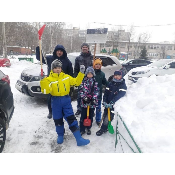 Глава округа Николай Пестов поблагодарил жителей за помощь управляющим компаниям в уборке снега Глава округа Николай Пестов поблагодарил жителей за помощь управляющим компаниям в уборке снега