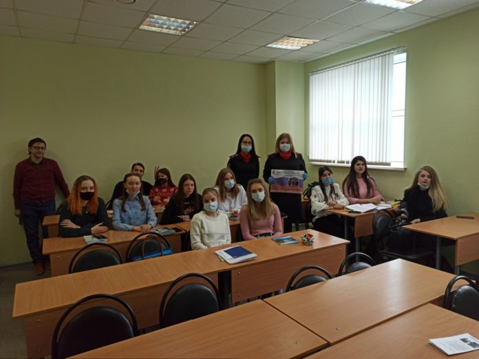 Полицейские совместно с общественниками присоединились к акции «Студенческий десант» в Подольске Полицейские совместно с общественниками присоединились к акции «Студенческий десант» в Подольске