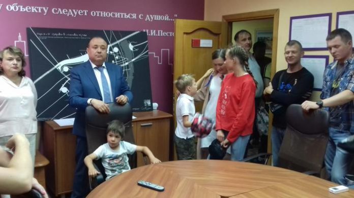 Дольщики ЖК «Альянс» встретились с председателем Комитета по строительству и архитектуре