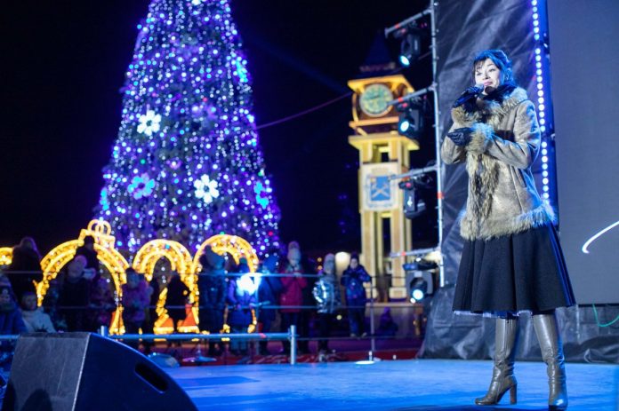 Рождественский праздник 7 января прошёл в сквере Поколений Подольска Рождественский праздник 7 января прошёл в сквере Поколений Подольска