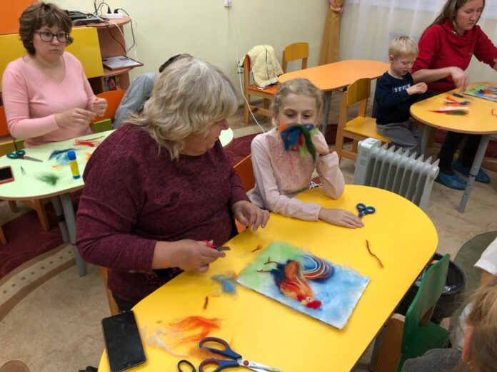 Мастер-класс по картинам из шерсти «Петушок» состоялся в СДК “Надежда” Мастер-класс по картинам из шерсти «Петушок» состоялся в СДК “Надежда”