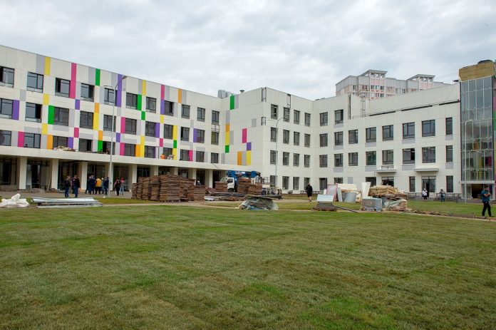 Завершается строительство новой школы на Армейском проезде Завершается строительство новой школы на Армейском проезде