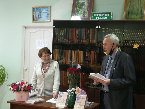 Презентация книги “К истокам лиры прикоснись” прошла в библиотеке № 17 поселка Львовский Презентация книги “К истокам лиры прикоснись” прошла в библиотеке № 17 поселка Львовский