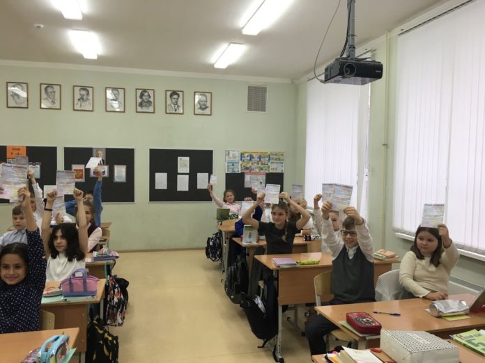 Учащиеся школ Подольска приняли участие в игре-викторине “В мире дорожных знаков”