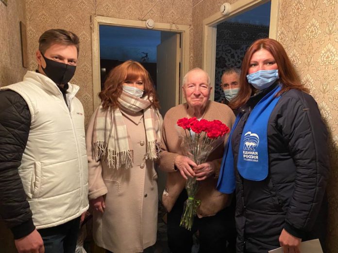 Поздравление ветерана Александра Петровича Шитова с 77-й годовщиной снятия блокады Ленинграда Поздравление ветерана Александра Петровича Шитова с 77-й годовщиной снятия блокады Ленинграда