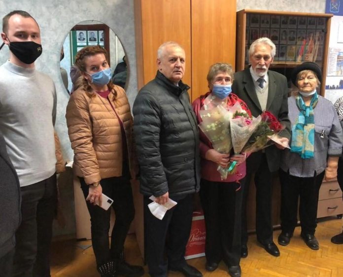 10 декабря труженик тыла, ветеран труда Иван Иванович Бойко принимал поздравления с девяностолетнем юбилеем