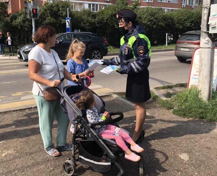 Автоинспекторы рассказали несовершеннолетним и родителям о правилах использования световозвращателей Автоинспекторы рассказали несовершеннолетним и родителям о правилах использования световозвращателей