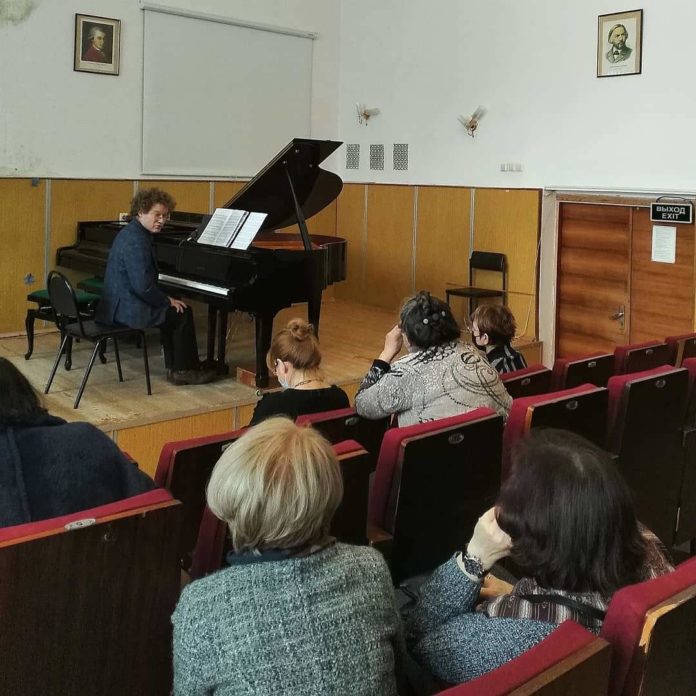 В Климовской детской музыкальной школе стартовали курсы повышения квалификации