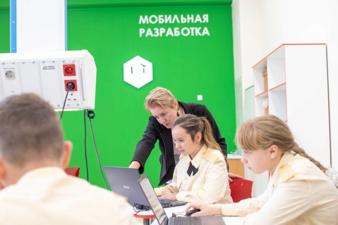 В инновационном корпусе Гимназии имени Подольских курсантов есть центр «IT-куб» В инновационном корпусе Гимназии имени Подольских курсантов есть центр «IT-куб»