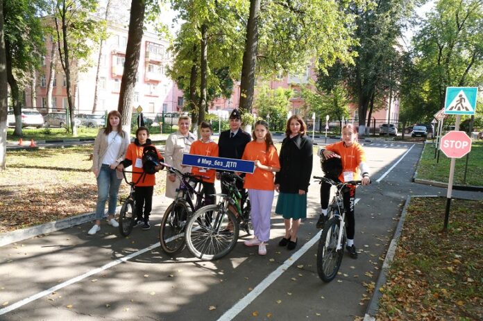 Сотрудники Госавтоинспекции совместно с педагогами провели квест «Знатоки ПДД» для учащихся общеобразовательных организаций