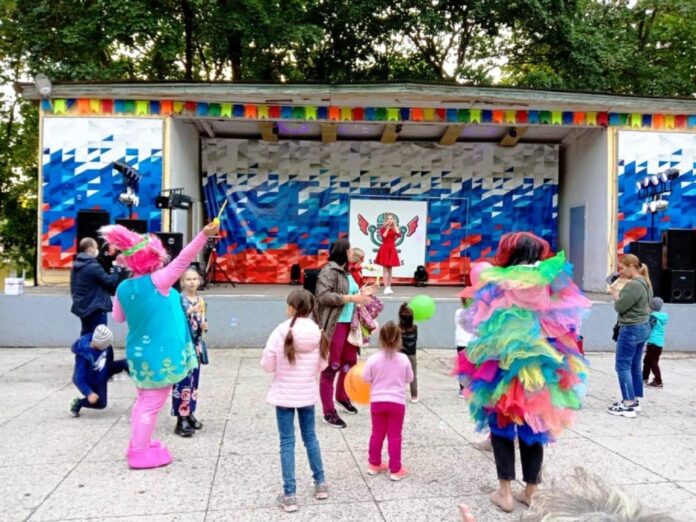 Отчётный концерт воспитанников продюсерского центра “SK-STARS” состоялся в парке культуры и отдыха им. В.... Отчётный концерт воспитанников продюсерского центра “SK-STARS” состоялся в парке культуры и отдыха им. В....