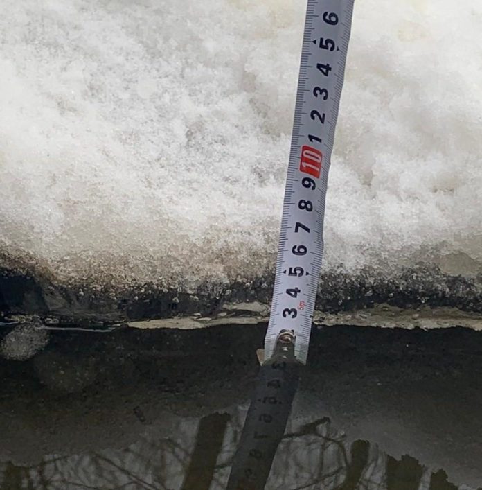 Толщина льда на реке Пахре 29 января