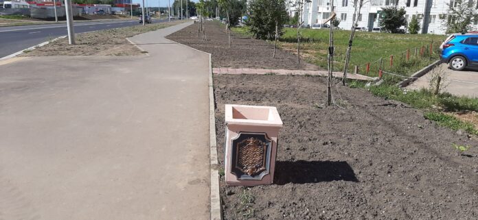 Новые урны установили в Кузнечиках по просьбам жителей