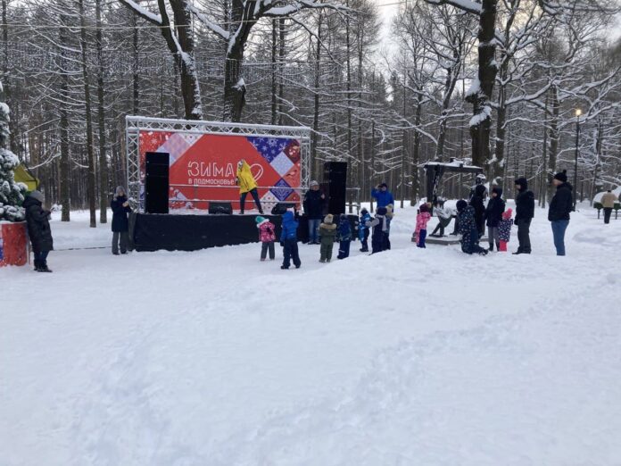 В парке «Дубрава» провели праздник к предстоящему Новому году