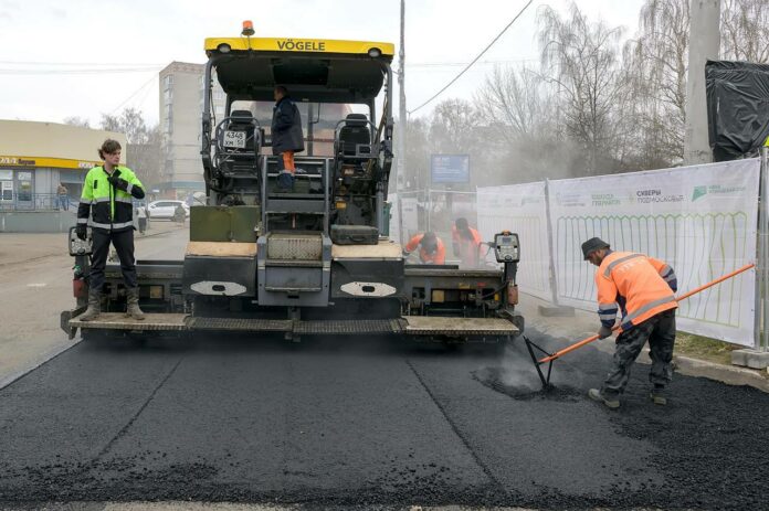 На улице Юбилейной началась укладка нового асфальта На улице Юбилейной началась укладка нового асфальта
