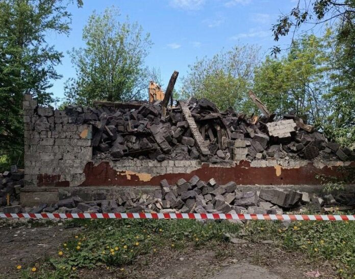 Аварийный дом снесли на улице Быковской в Подольске Аварийный дом снесли на улице Быковской в Подольске