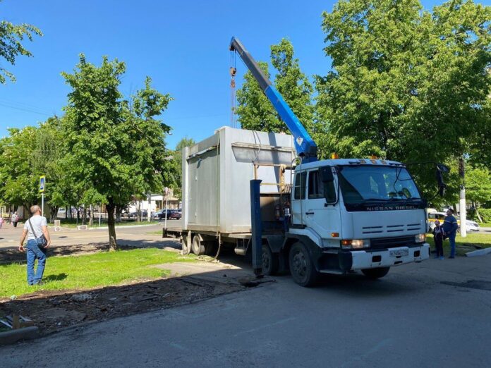 Более 60 нестационарных торговых объектов демонтировали в Подольске в 2022 году Более 60 нестационарных торговых объектов демонтировали в Подольске в 2022 году