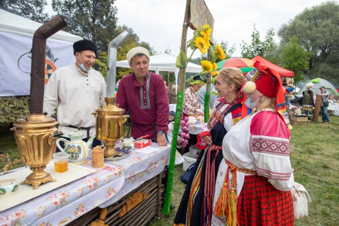 На фестивале «Славянское подворье» представили свою продукцию 14 подольских фермерских предприятий На фестивале «Славянское подворье» представили свою продукцию 14 подольских фермерских предприятий