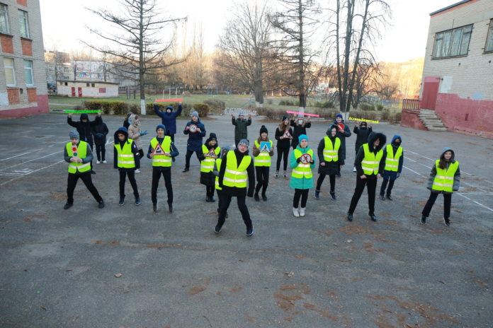 Флешмоб по дорожной безопасности прошел в Подольске