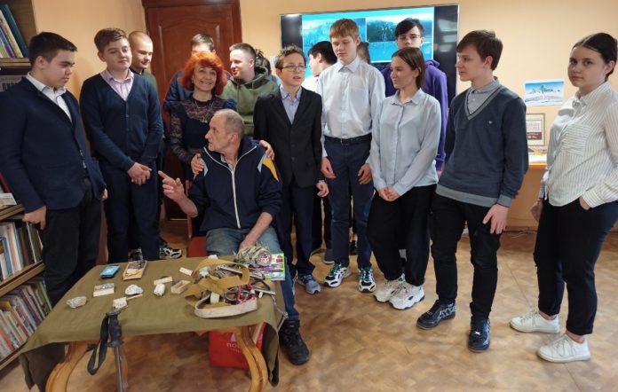 Встреча с альпинистом Владимиром Крюгером прошла в климовской детской библиотеке №27 Встреча с альпинистом Владимиром Крюгером прошла в климовской детской библиотеке №27