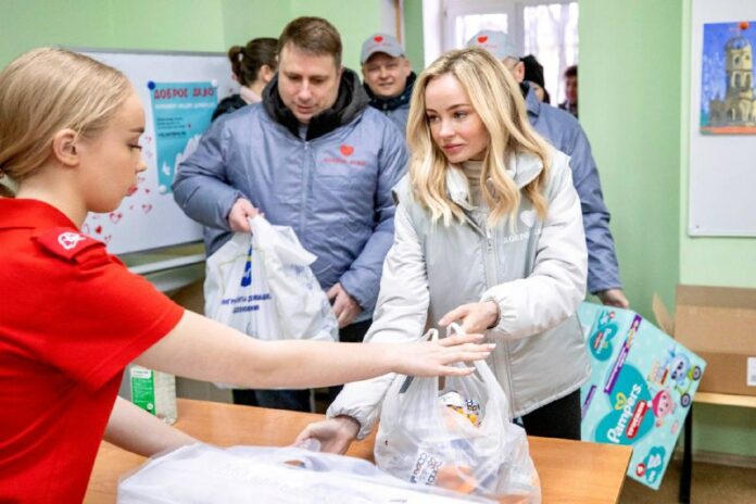 Дмитрий Жариков принял участие в передаче гуманитарной помощи жителям Донбасса Дмитрий Жариков принял участие в передаче гуманитарной помощи жителям Донбасса