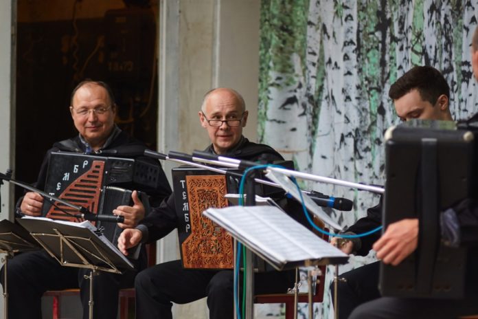 В парке имени В. Талалихина прошел концерт народных коллективов