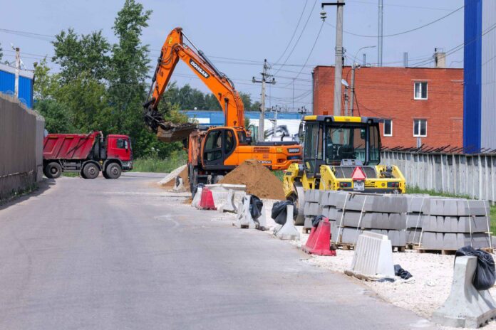 На улице Шамотной приступили к ремонту автомобильной дороги На улице Шамотной приступили к ремонту автомобильной дороги