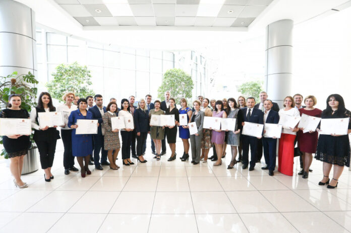 Двум медработникам Большого Подольска вручили свидетельства на приобретение жилья Двум медработникам Большого Подольска вручили свидетельства на приобретение жилья