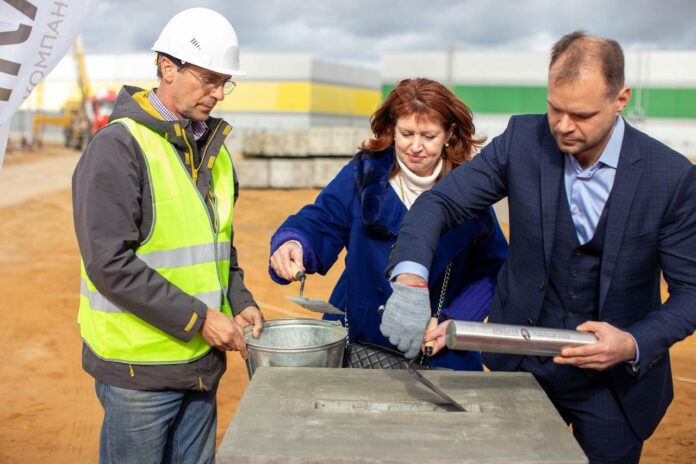 «Капсулу времени» торжественно заложили в основание нового производства  ООО «Арабика» «Капсулу времени» торжественно заложили в основание нового производства  ООО «Арабика»