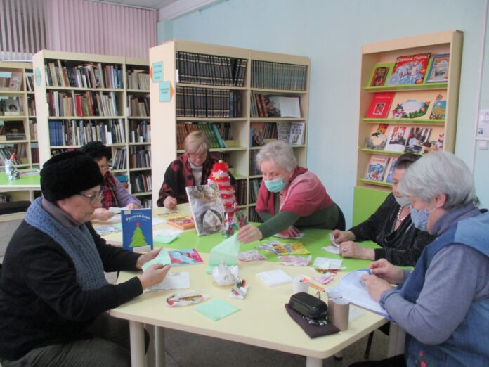 В подольской библиотеке №5 состоялось занятие на тему “искусство сервировки” В подольской библиотеке №5 состоялось занятие на тему “искусство сервировки”