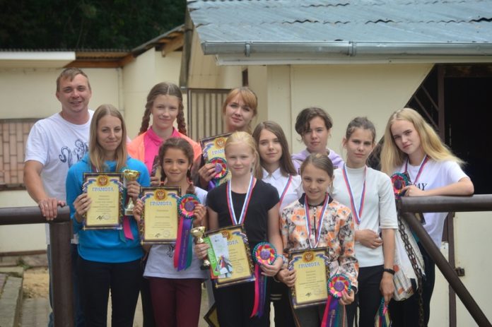 Конкур в летнем лагере «Фаворита» Конкур в летнем лагере «Фаворита»