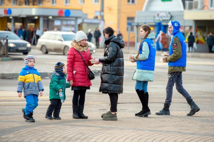 Молодые подольчане провели акцию «Блокадный хлеб» Молодые подольчане провели акцию «Блокадный хлеб»