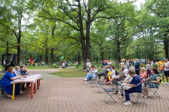 В Климовске прошла встреча жителей с руководителями учреждений здравоохранения В Климовске прошла встреча жителей с руководителями учреждений здравоохранения