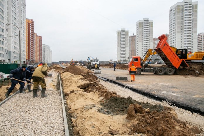 Продолжается строительство автодороги по улице 43-й Армии в Городском округе Подольск