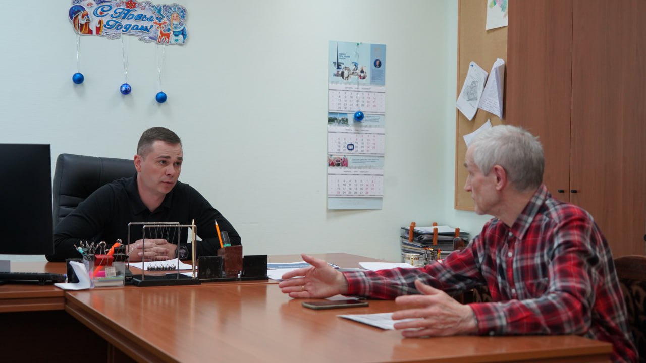 Профильные службы ликвидируют причину подтопления на улице Володи Дубинина