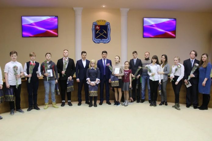 «Я — гражданин России!» – юным подольчанам торжественно вручили первые паспорта «Я — гражданин России!» – юным подольчанам торжественно вручили первые паспорта