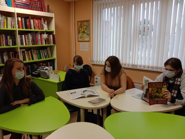 Участники молодежного литературного объединения при подольской библиотеке № 8 продолжают осуществлять свою творческую деятельность Участники молодежного литературного объединения при подольской библиотеке № 8 продолжают осуществлять свою творческую деятельность