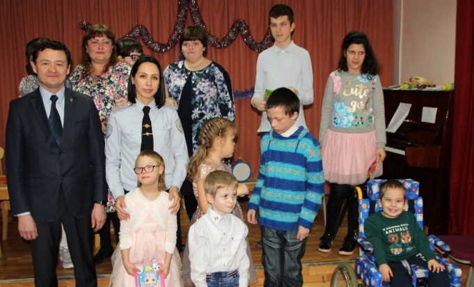 УМВД России по Городскому округу Подольск  присоединилось к акции «Полицейский Дед Мороз» УМВД России по Городскому округу Подольск  присоединилось к акции «Полицейский Дед Мороз»