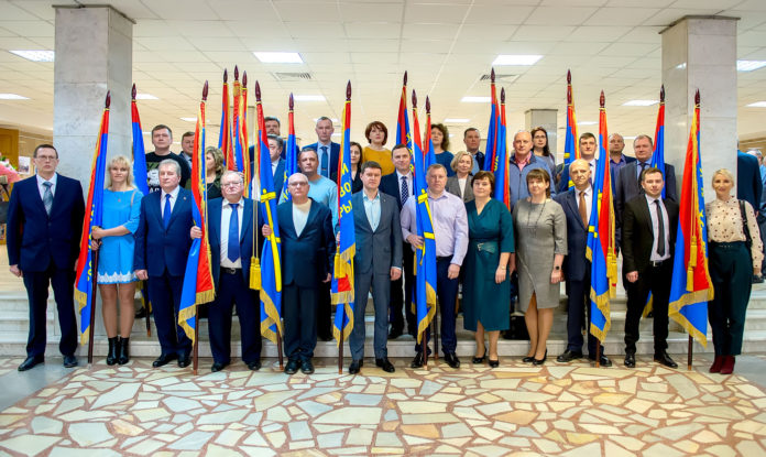 Лучшим предприятиям и организациям Подольска вручили переходящие знамена и награды Лучшим предприятиям и организациям Подольска вручили переходящие знамена и награды