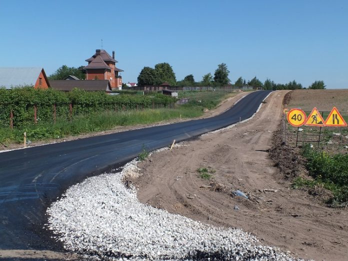 В микрорайоне Стрелковский продолжается ремонт автомобильных дорог местного значения