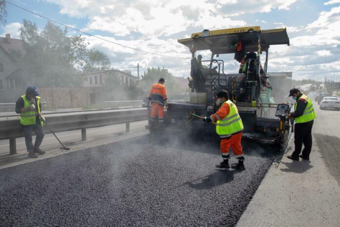 Николай Пестов поздравил работников и ветеранов отрасли дорожного хозяйства с профессиональным праздником Николай Пестов поздравил работников и ветеранов отрасли дорожного хозяйства с профессиональным праздником