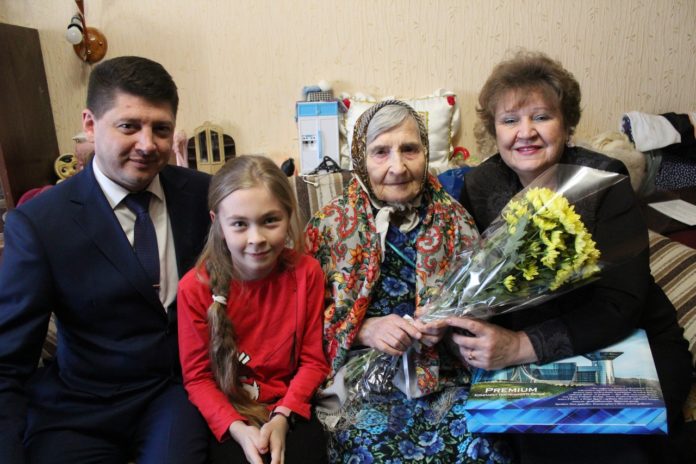 Труженица тыла Александра Ивановна Харланичева 21 февраля принимала поздравления с юбилеем Труженица тыла Александра Ивановна Харланичева 21 февраля принимала поздравления с юбилеем