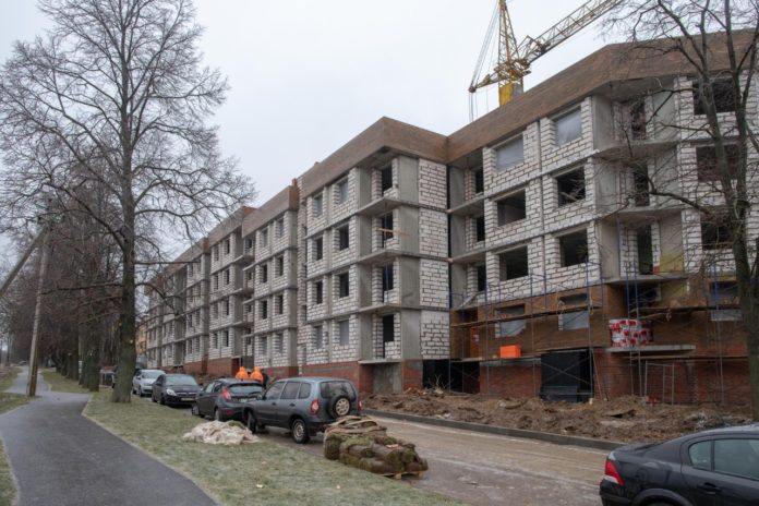 Будущие новоселы проконтролировали ход строительства двух многоквартирных жилых домов в микрорайоне Дубровицы Будущие новоселы проконтролировали ход строительства двух многоквартирных жилых домов в микрорайоне Дубровицы