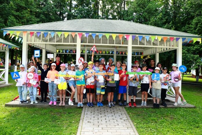 В детских оздоровительных лагерях Большого Подольск сотрудники Госавтоинспекции проводят праздники по дорожной безопасности В детских оздоровительных лагерях Большого Подольск сотрудники Госавтоинспекции проводят праздники по дорожной безопасности